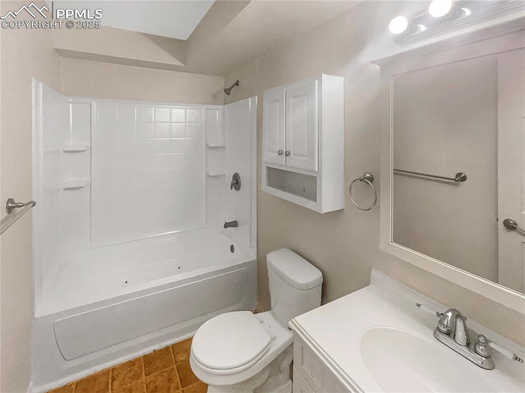 Image 7 of 22: Bathroom