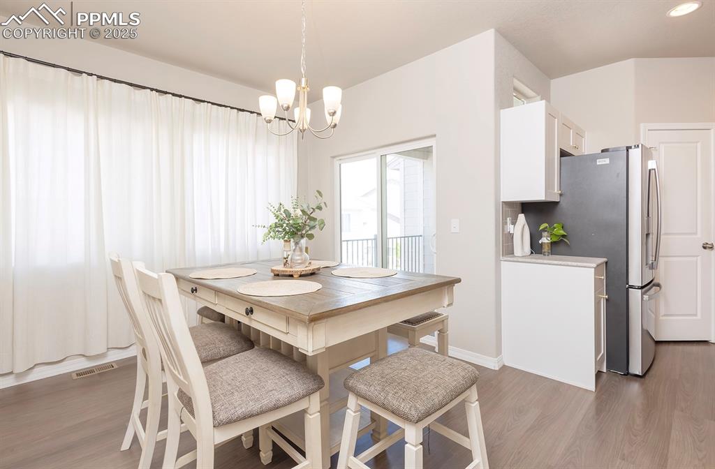 Image 17 of 32: Dining Area