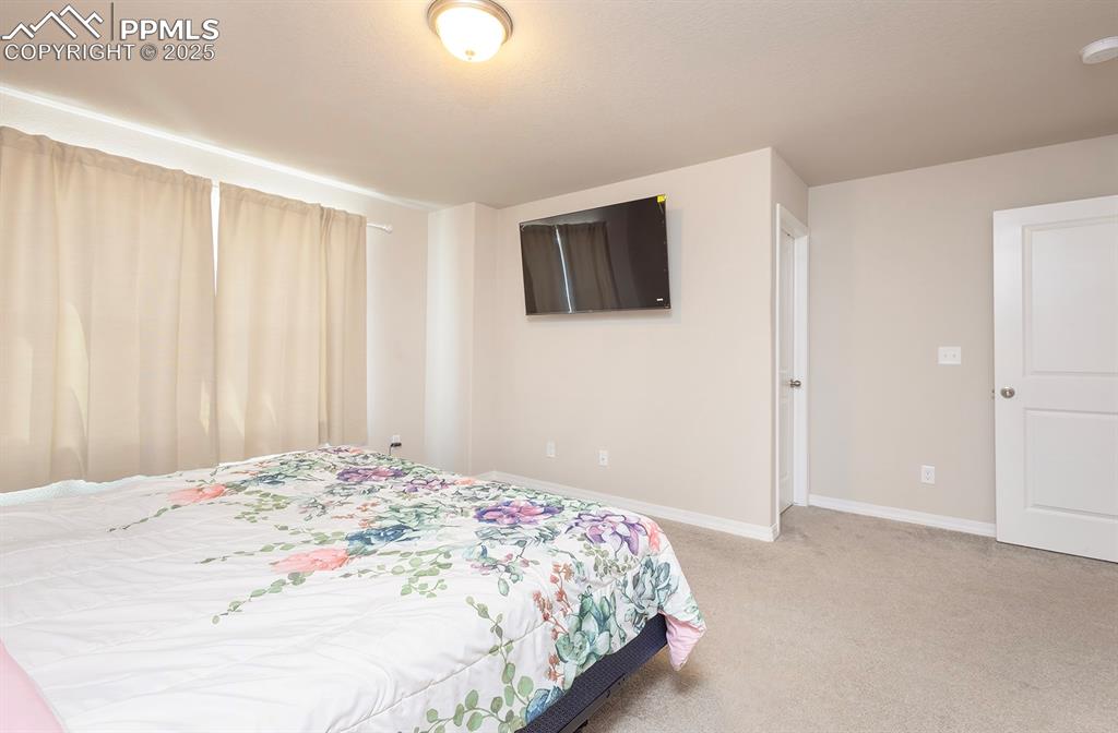 Image 20 of 32: Bedroom