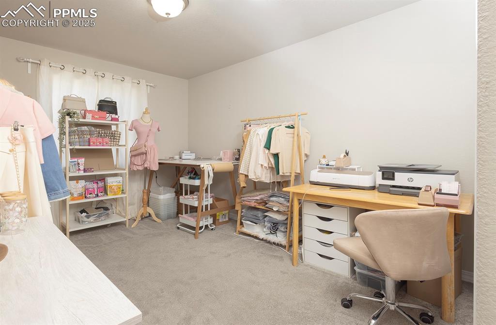 Image 26 of 32: Office