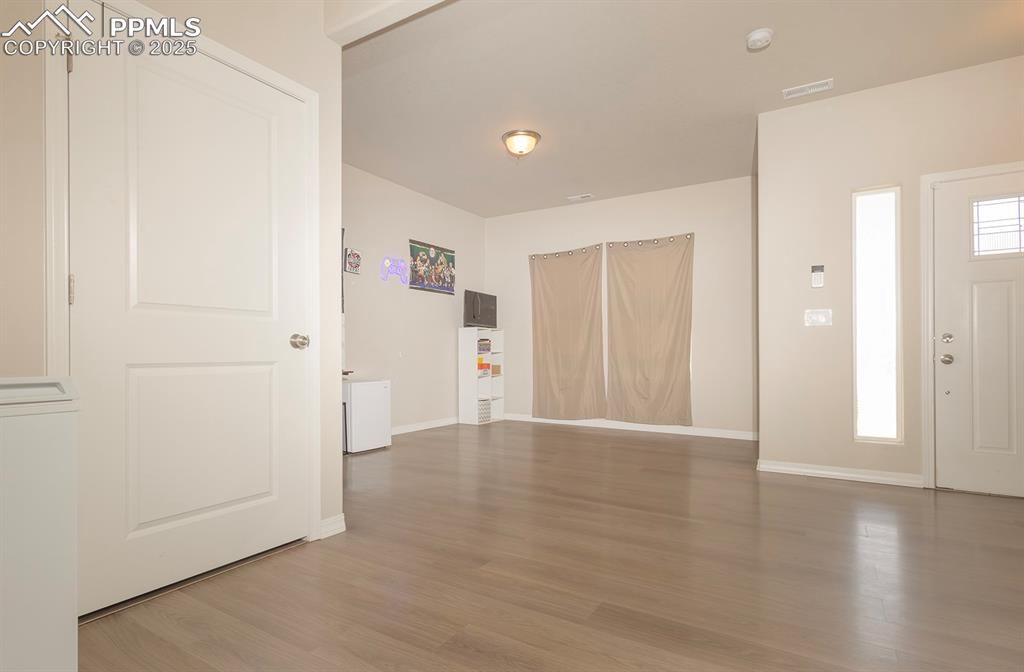 Image 5 of 32: Entry