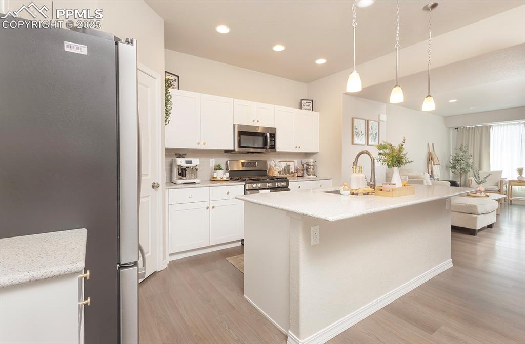 Image 9 of 32: Kitchen