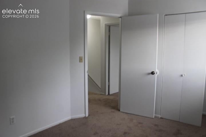 Image 5 of 9: Bedroom
