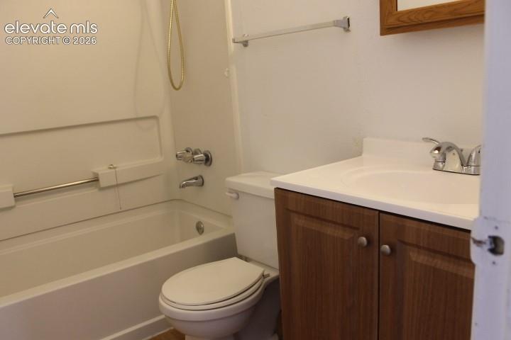 Image 9 of 9: Bathroom