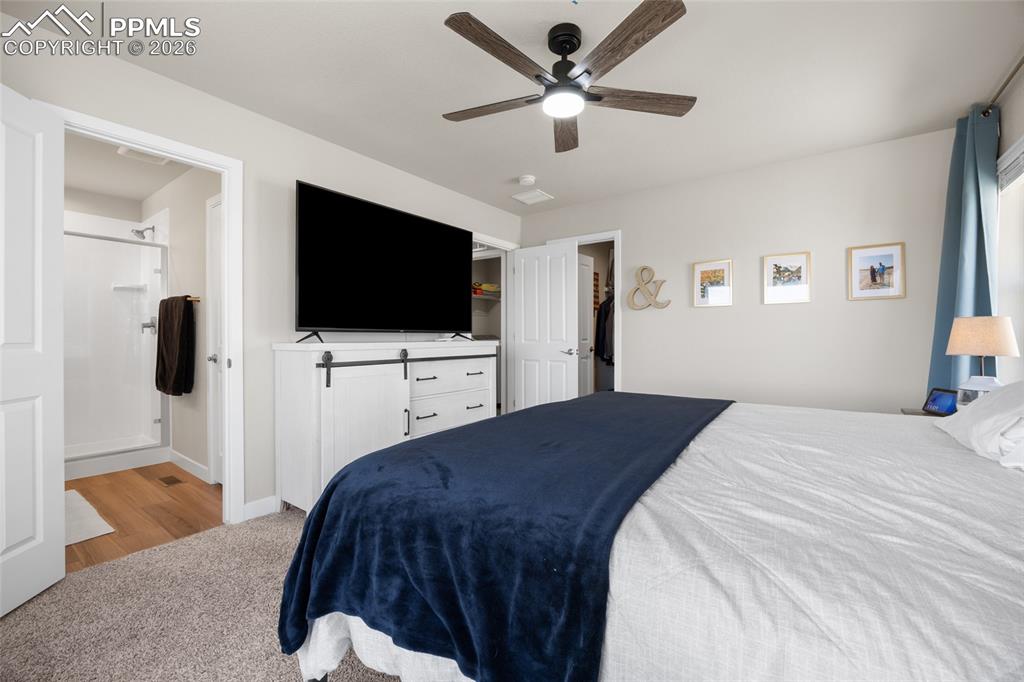 Image 19 of 43: Bedroom