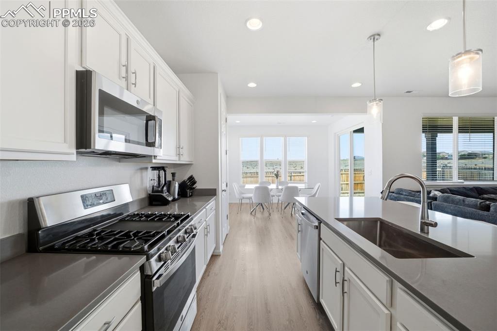 Image 10 of 45: Kitchen