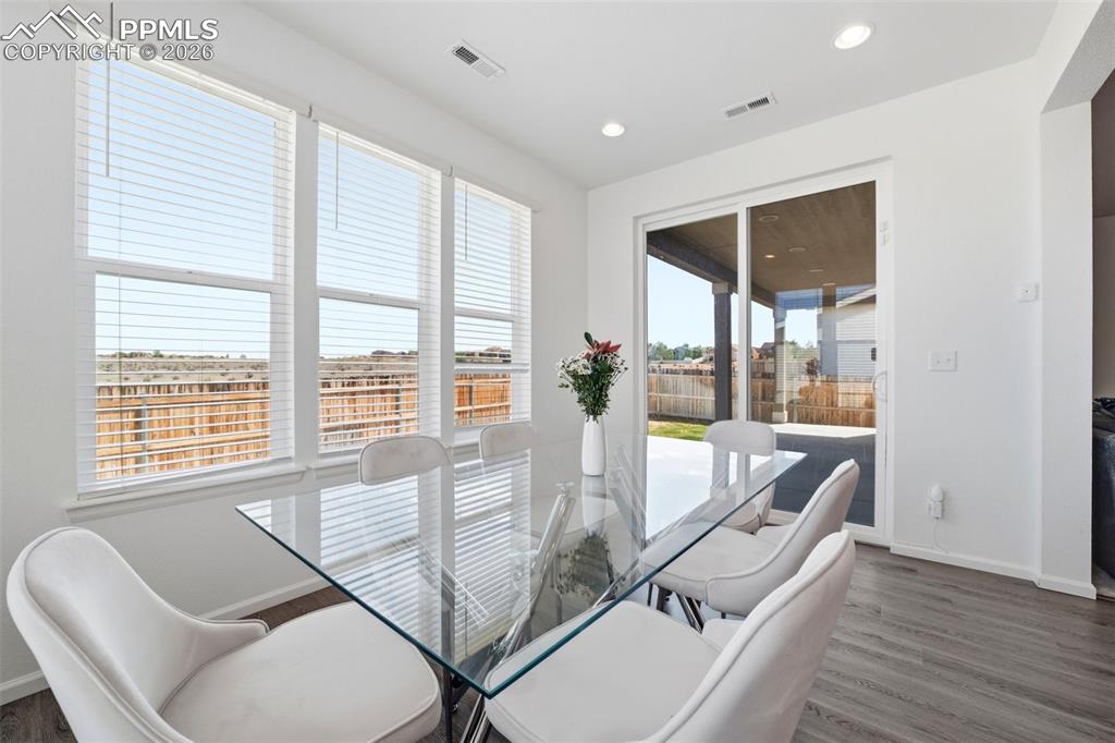 Image 15 of 45: Dining Area