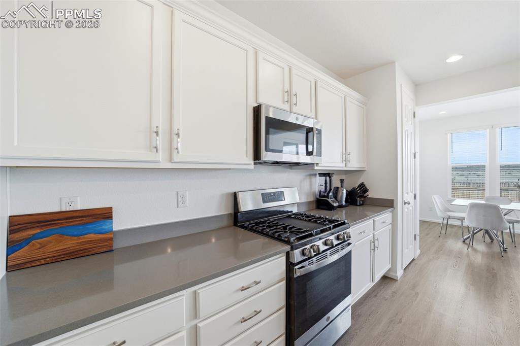 Image 9 of 45: Kitchen