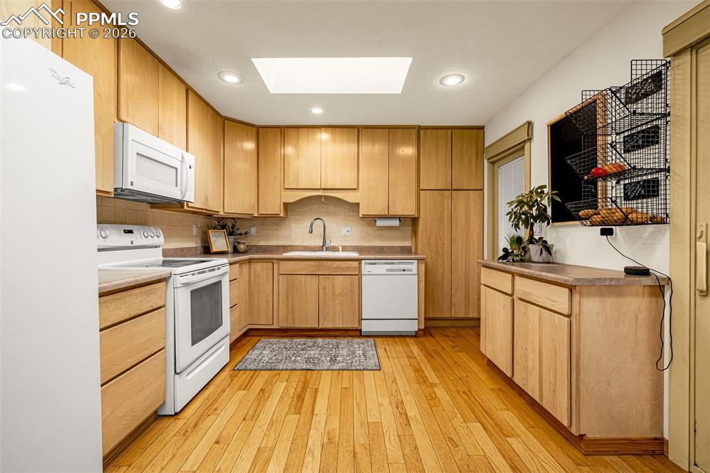 Image 11 of 42: Kitchen