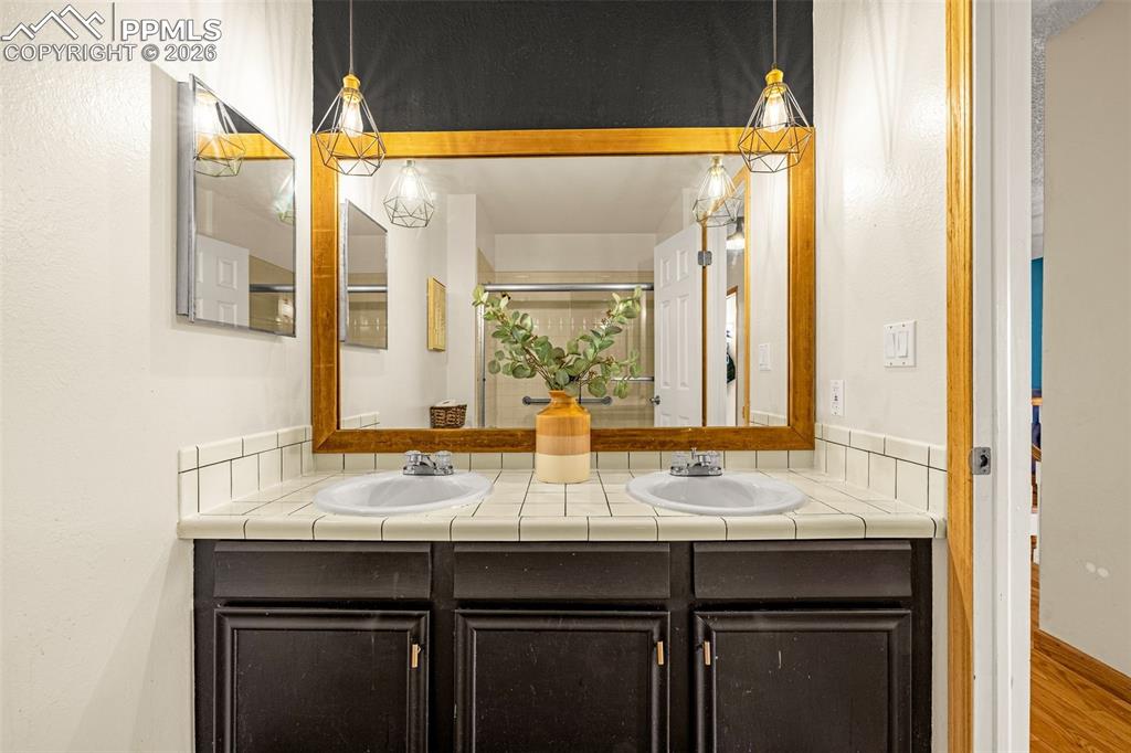 Image 15 of 42: Bathroom