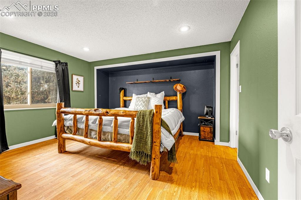 Image 17 of 42: Bedroom