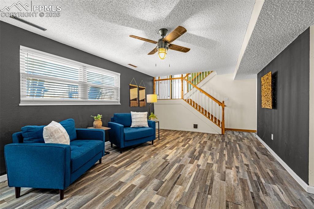 Image 22 of 42: Sitting Room