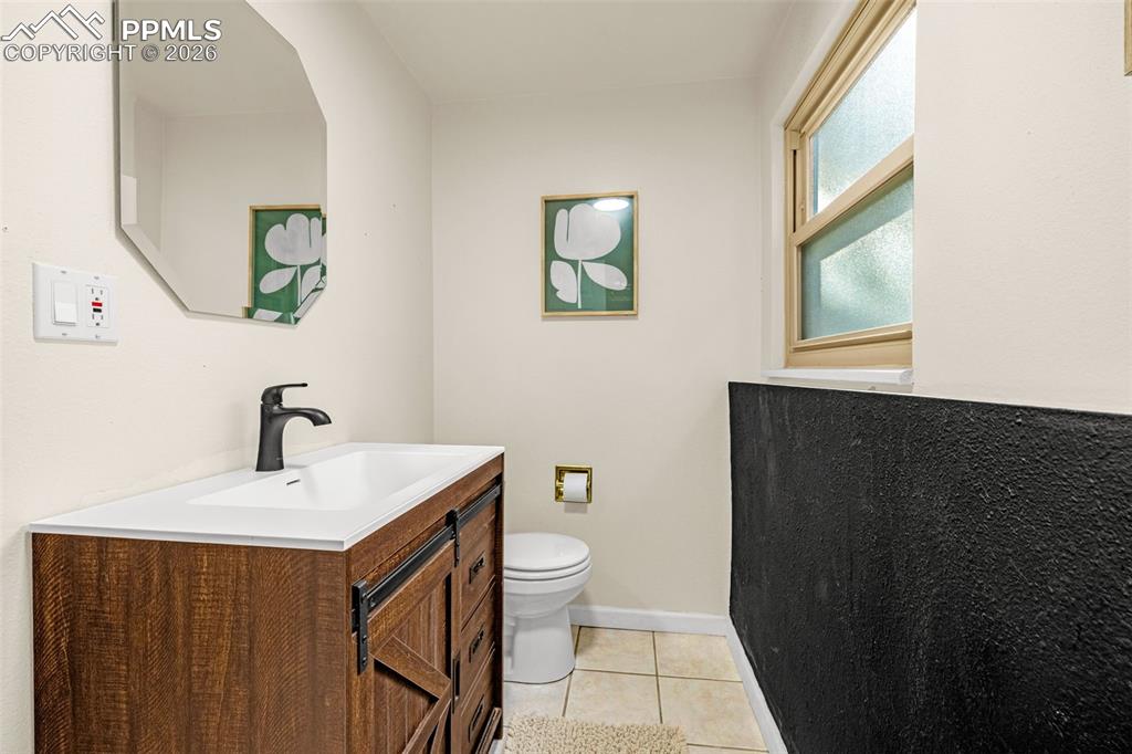 Image 25 of 42: Bathroom