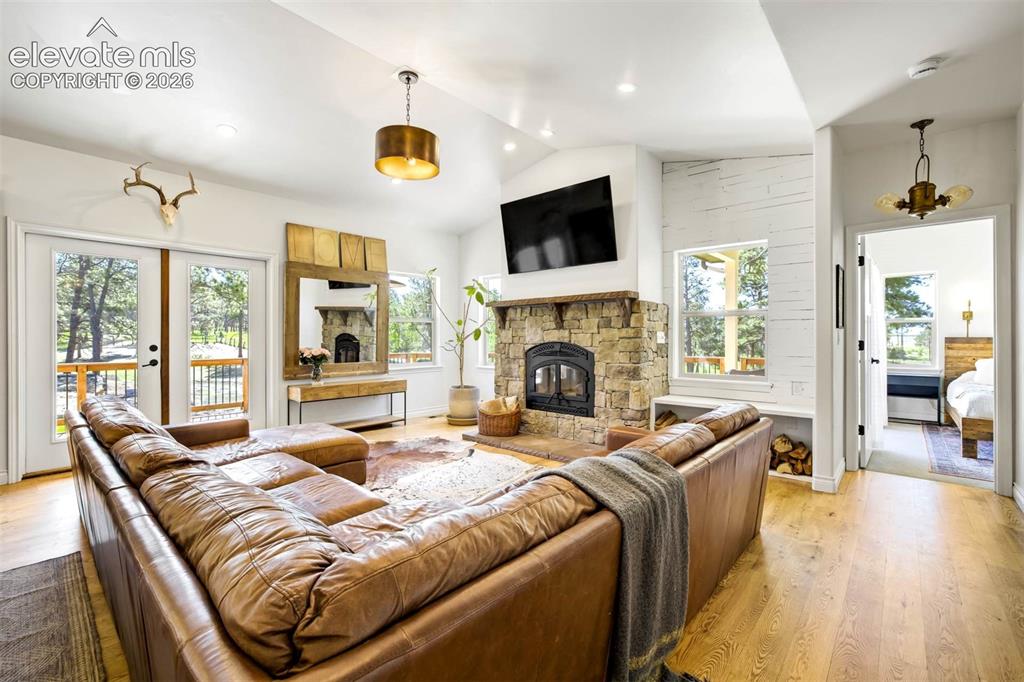 Image 10 of 50: Living Room