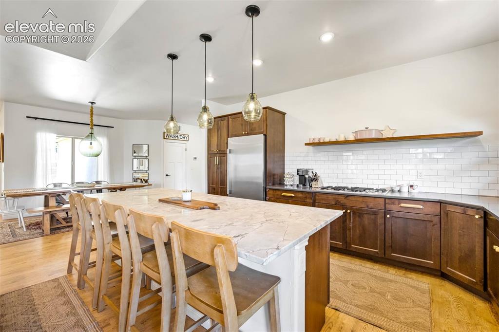 Image 16 of 50: Kitchen