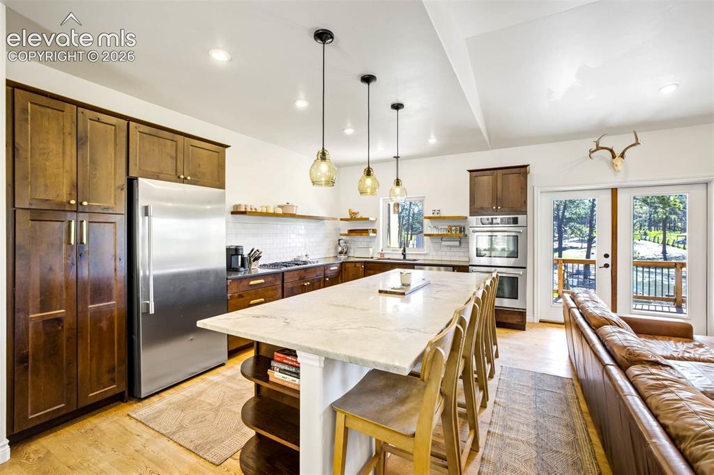 Image 17 of 50: Kitchen