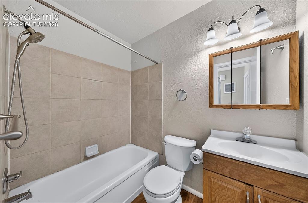 Image 10 of 15: Bathroom