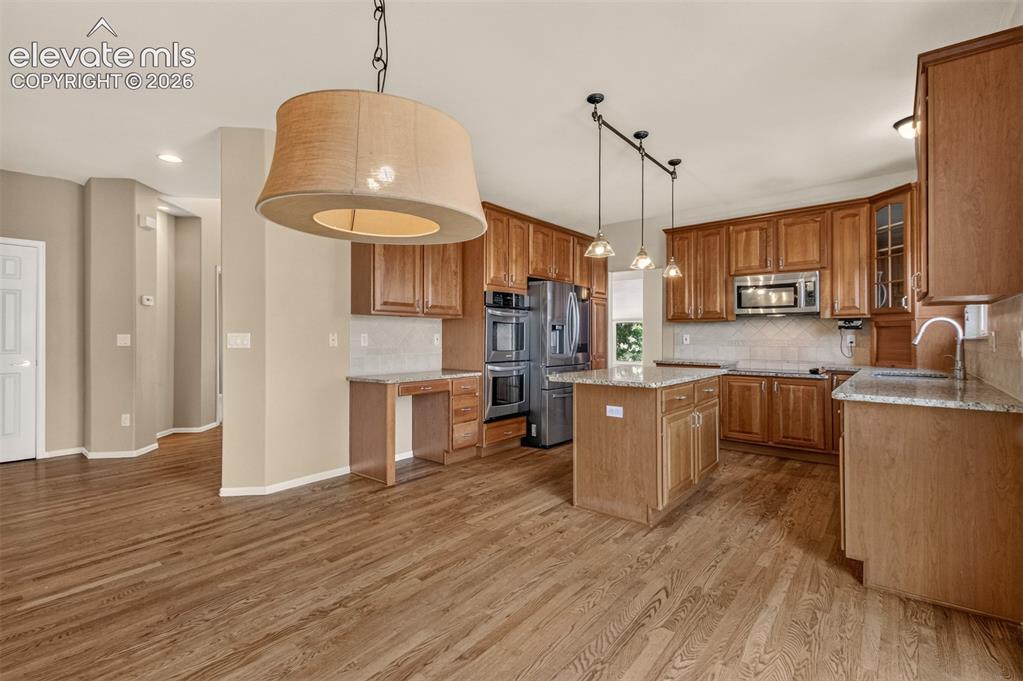 Image 17 of 49: Kitchen