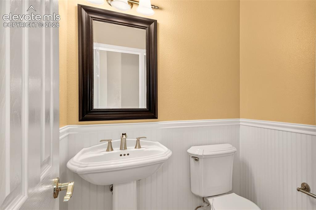 Image 23 of 49: Bathroom