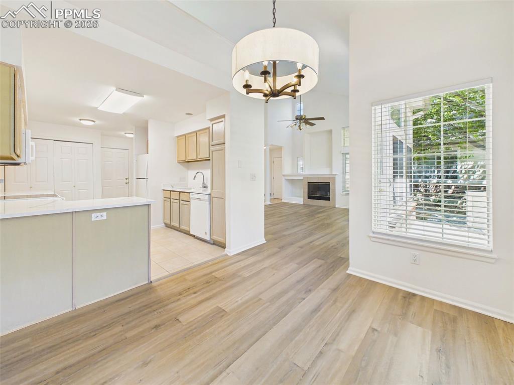 Image 15 of 50: Light-filled dining space with large windows and direct connection to the k