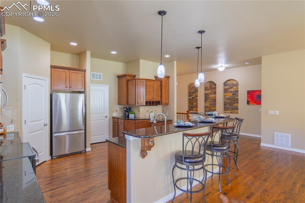 Image 10 of 49: Kitchen