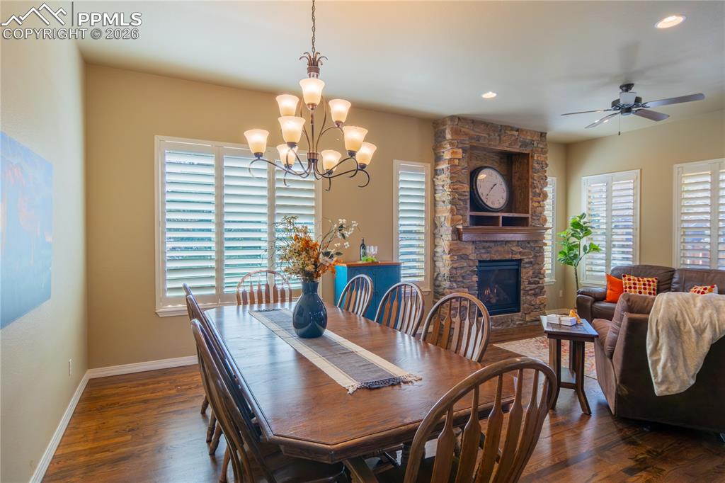 Image 14 of 49: Dining Area