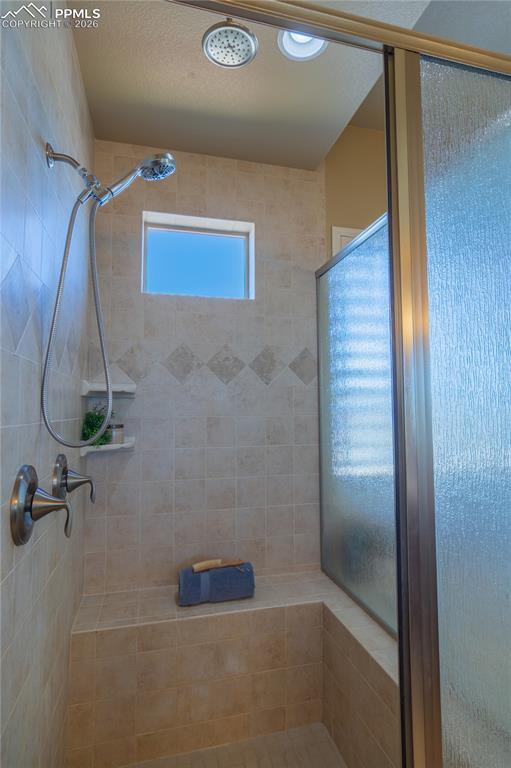 Image 25 of 49: Bathroom