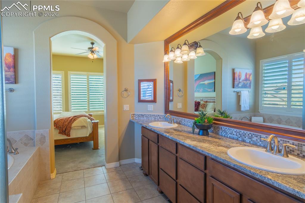 Image 28 of 49: Bathroom