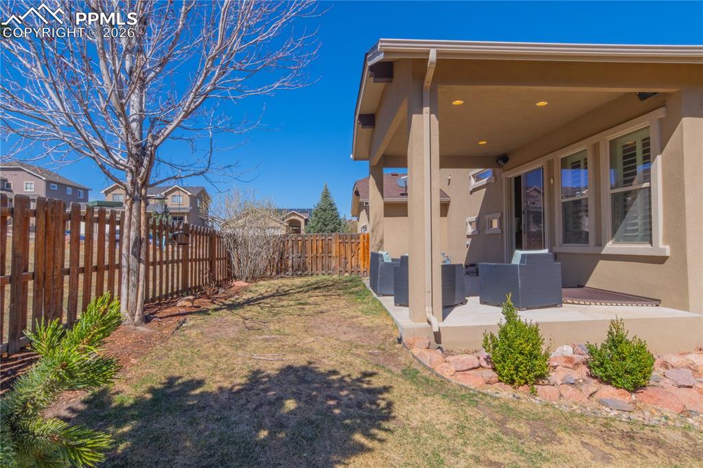 Image 42 of 49: Yard