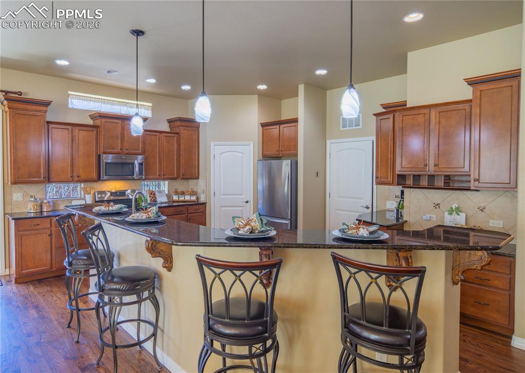 Image 9 of 49: Kitchen