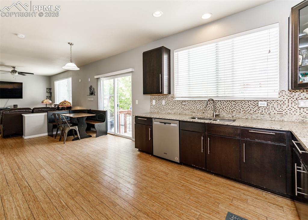 Image 15 of 50: Kitchen