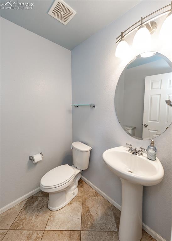 Image 8 of 50: Bathroom