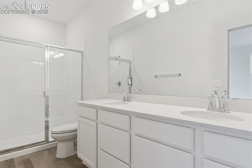 Image 15 of 19: Bathroom