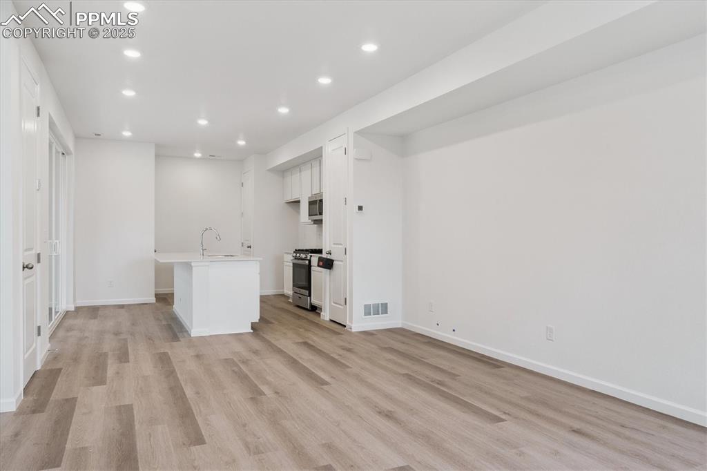 Image 2 of 19: Kitchen