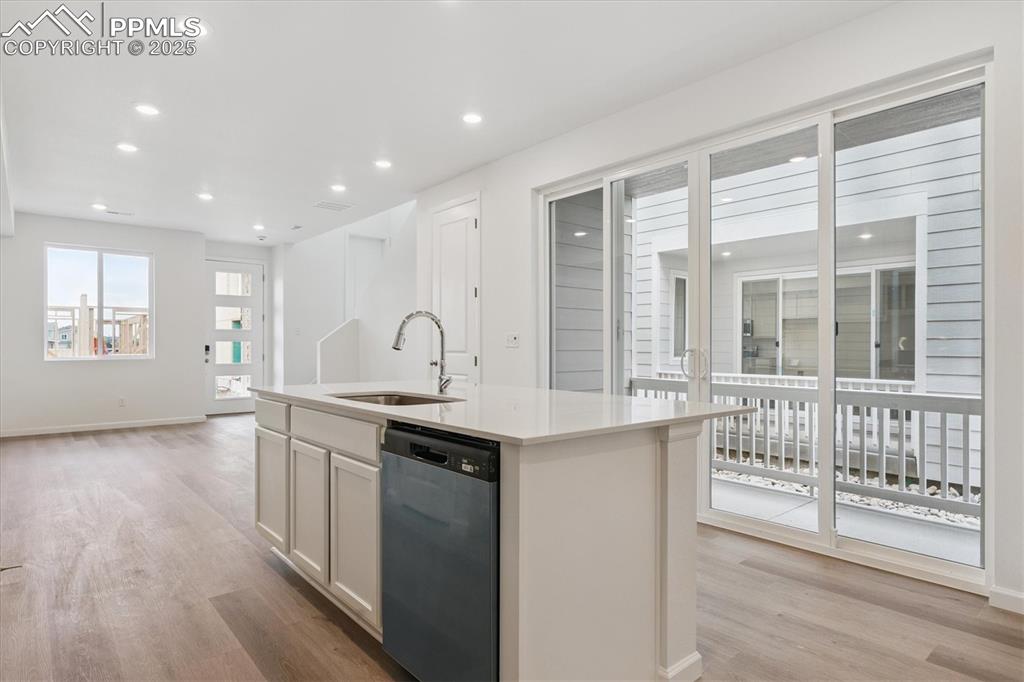 Image 5 of 19: Kitchen