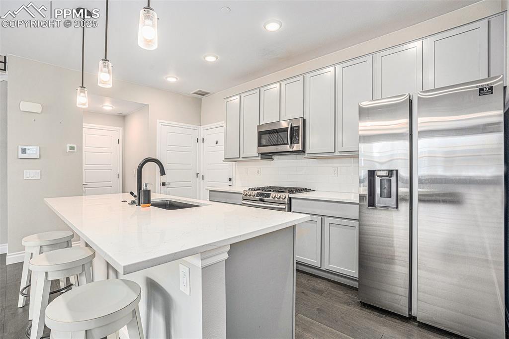 Image 11 of 28: Kitchen