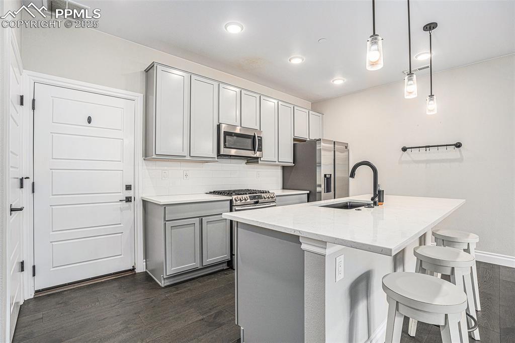 Image 12 of 28: Kitchen