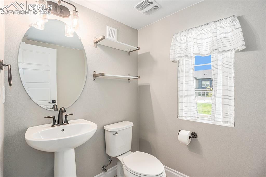 Image 13 of 28: Bathroom