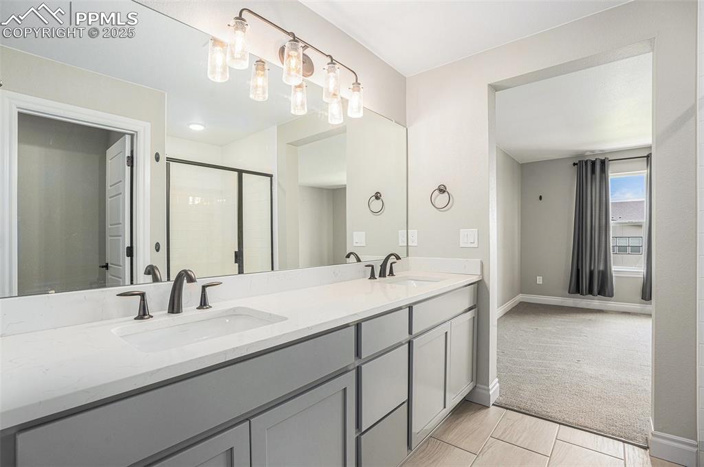 Image 17 of 28: Bathroom