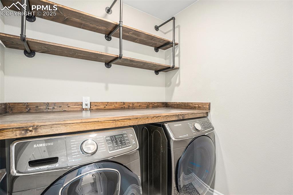 Image 22 of 28: Laundry