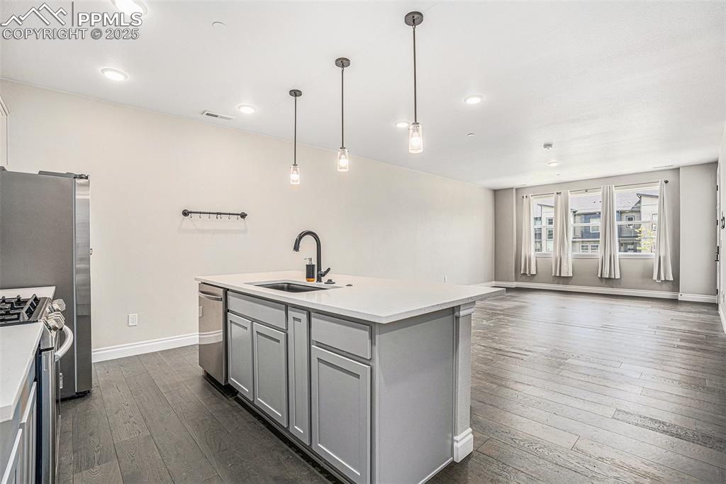 Image 9 of 28: Kitchen