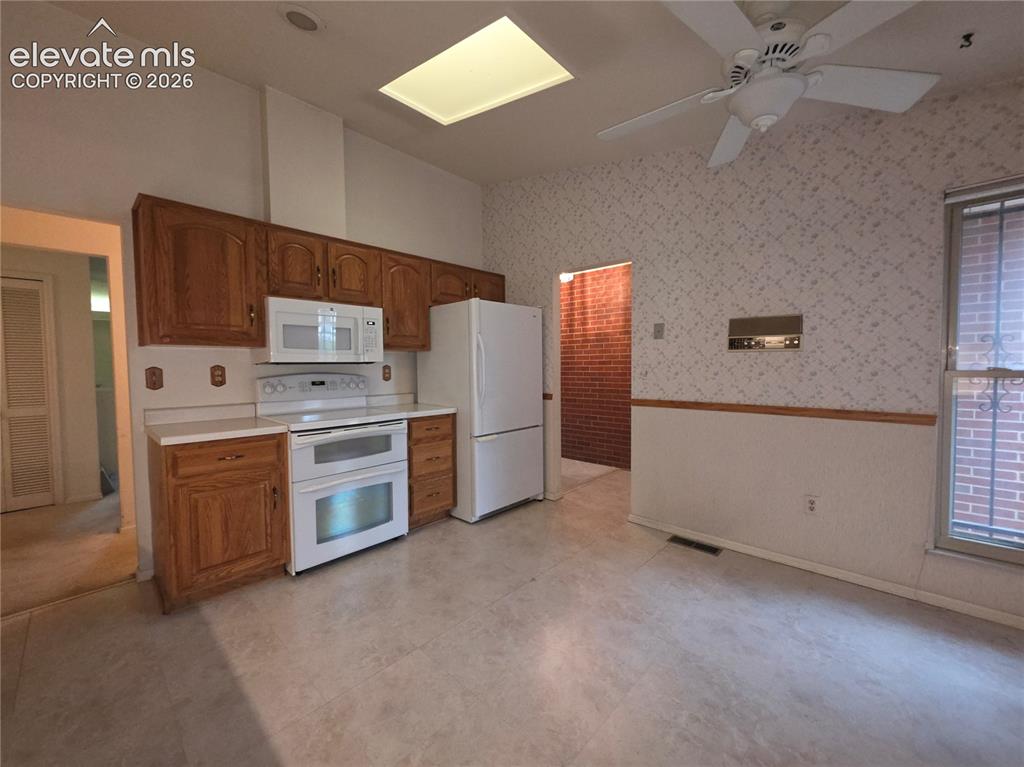 Image 8 of 37: Kitchen