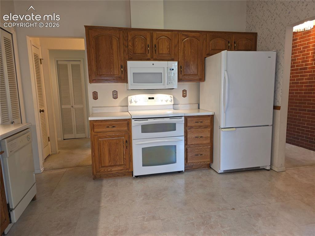 Image 9 of 37: Kitchen