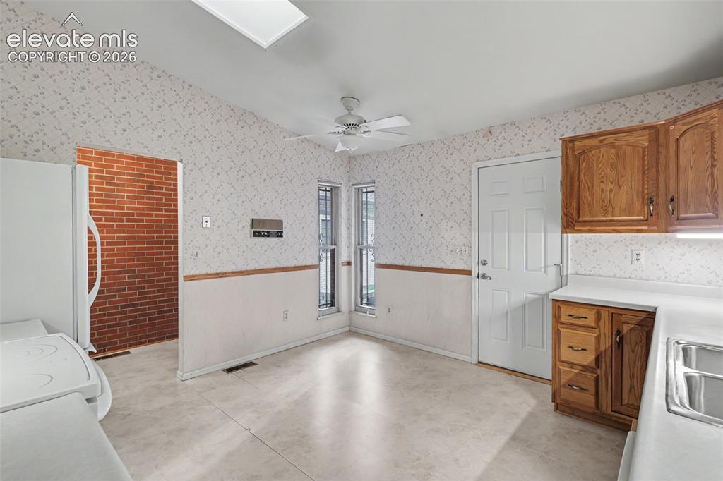 Image 9 of 37: Kitchen
