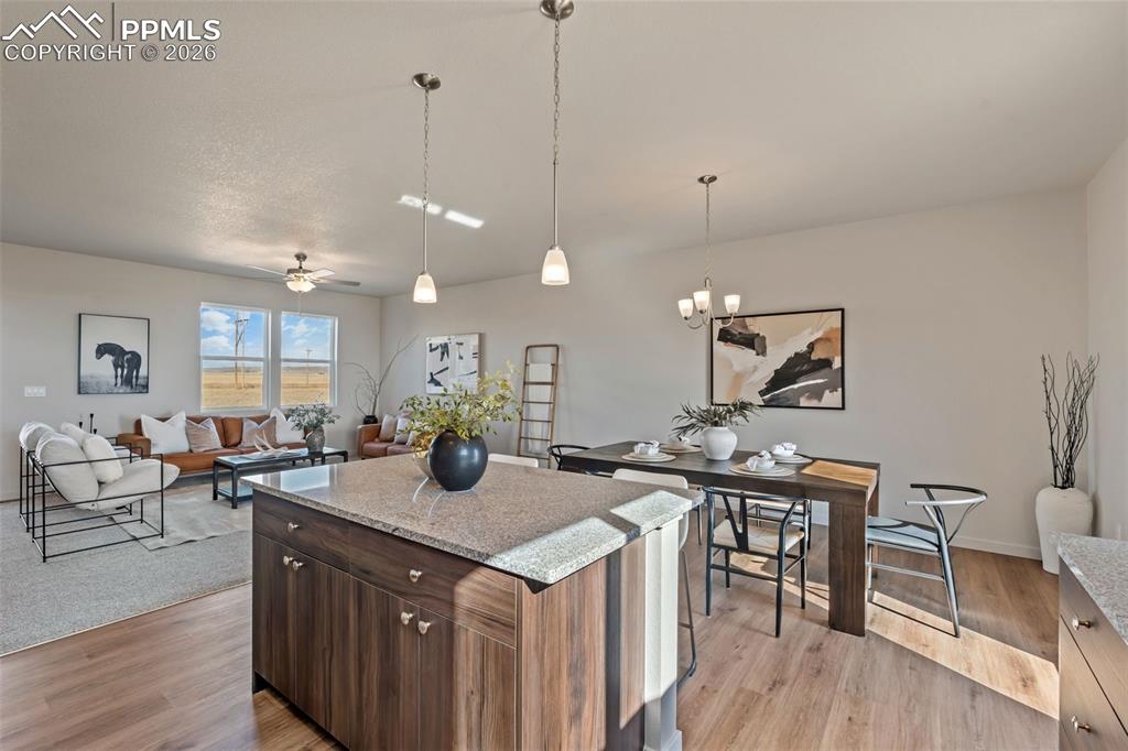 Image 13 of 28: Kitchen