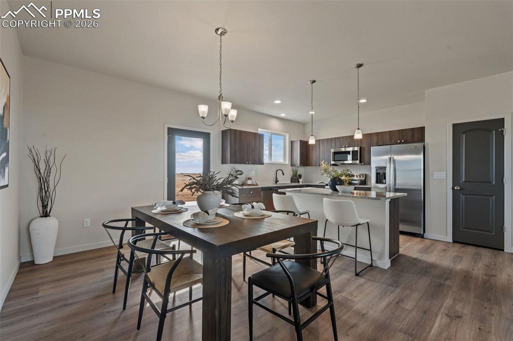 Image 8 of 28: Dining Area