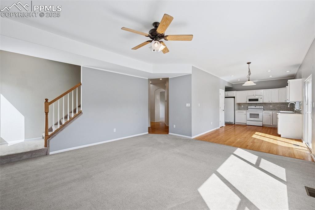 Image 10 of 39: Family Room