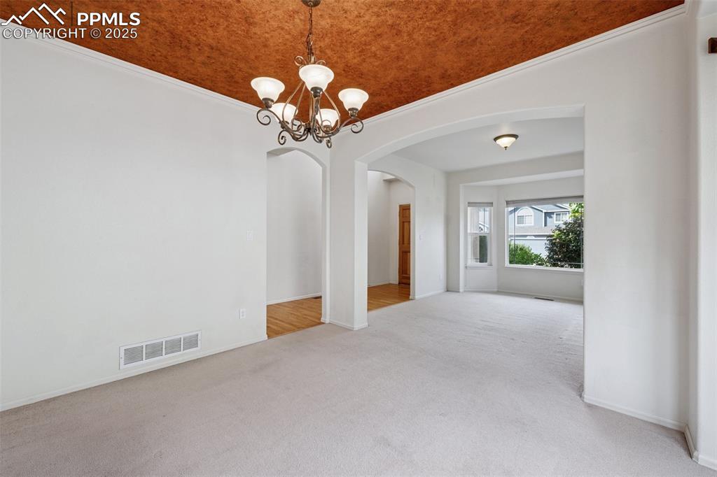 Image 19 of 39: Dining Room