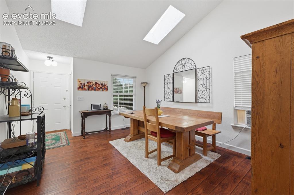 Image 10 of 26: Dining Area