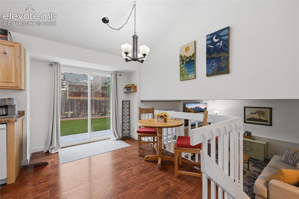 Image 11 of 26: Dining Area